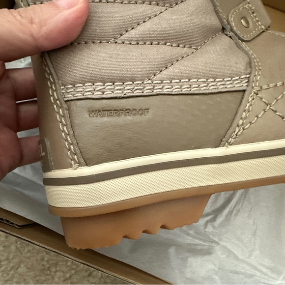 Sorel Youth Tofino II Waterproof Khaki Boots - Picture 5 of 8